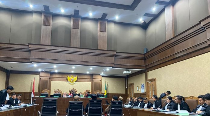 SIDANG PERDANA KUOTA HAJI HINGGA MALAM, ASRUL AZIS TABA LANGSUNG AJUKAN NOTA PERLAWANAN.